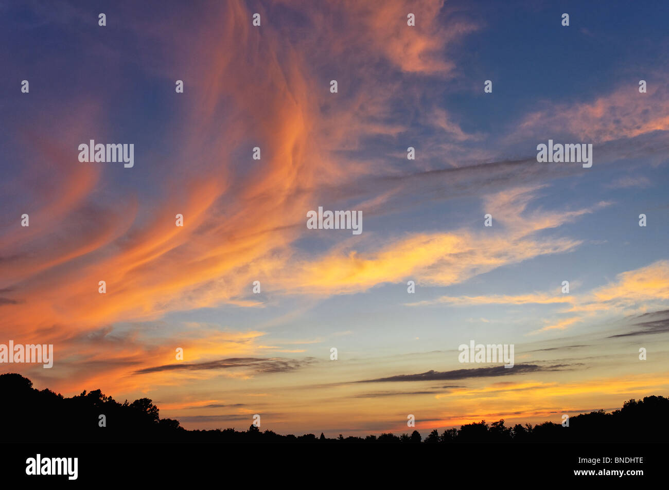 Cirruswolken bei Sonnenuntergang in Floyd County, Indiana Stockfoto