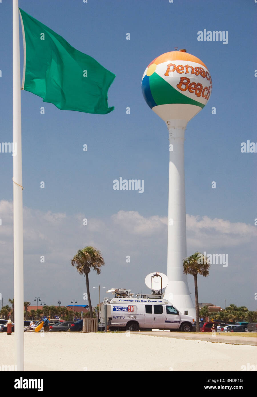 Nachrichten LKW geparkt in Pensacola Beach, Florida im Laufe des dritten Monats die BP-Ölpest.  Juli 2010. Stockfoto