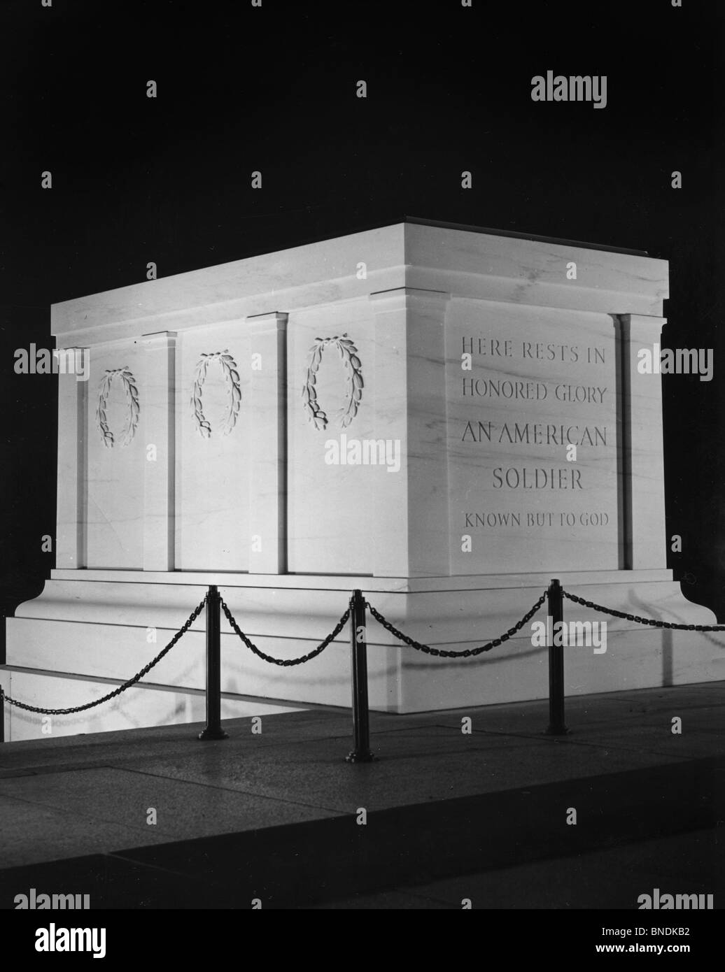 Zaun in der Nähe ein Denkmal, Grabmal des unbekannten Soldaten, Arlington Staatsangehörig-Kirchhof, Arlington, Virginia, USA Stockfoto