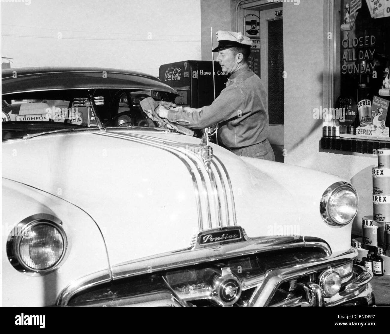 Vintage tankwart -Fotos und -Bildmaterial in hoher Auflösung – Alamy