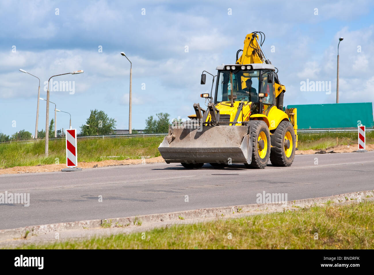 Bulldozer auf einer Straße. Stockfoto