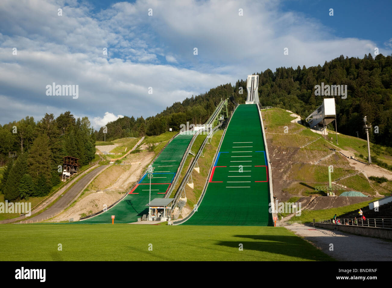 Website von 1936 Olympischen Winterspiele, Sprungschanzen in Garmisch-Partenkirchen im Sommer 2009 Bayern Deutschland Stockfoto