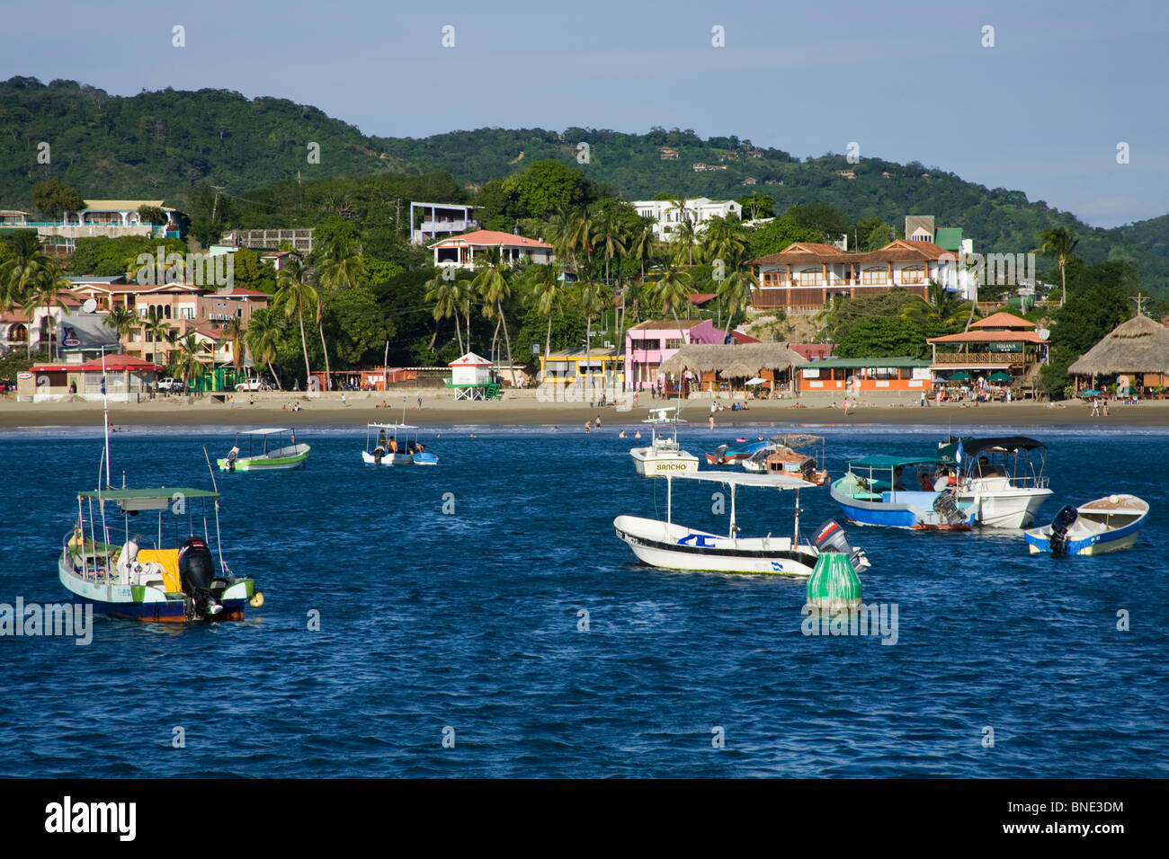 Boote in das Meer, San Juan Del Sur, Nicaragua Stockfoto