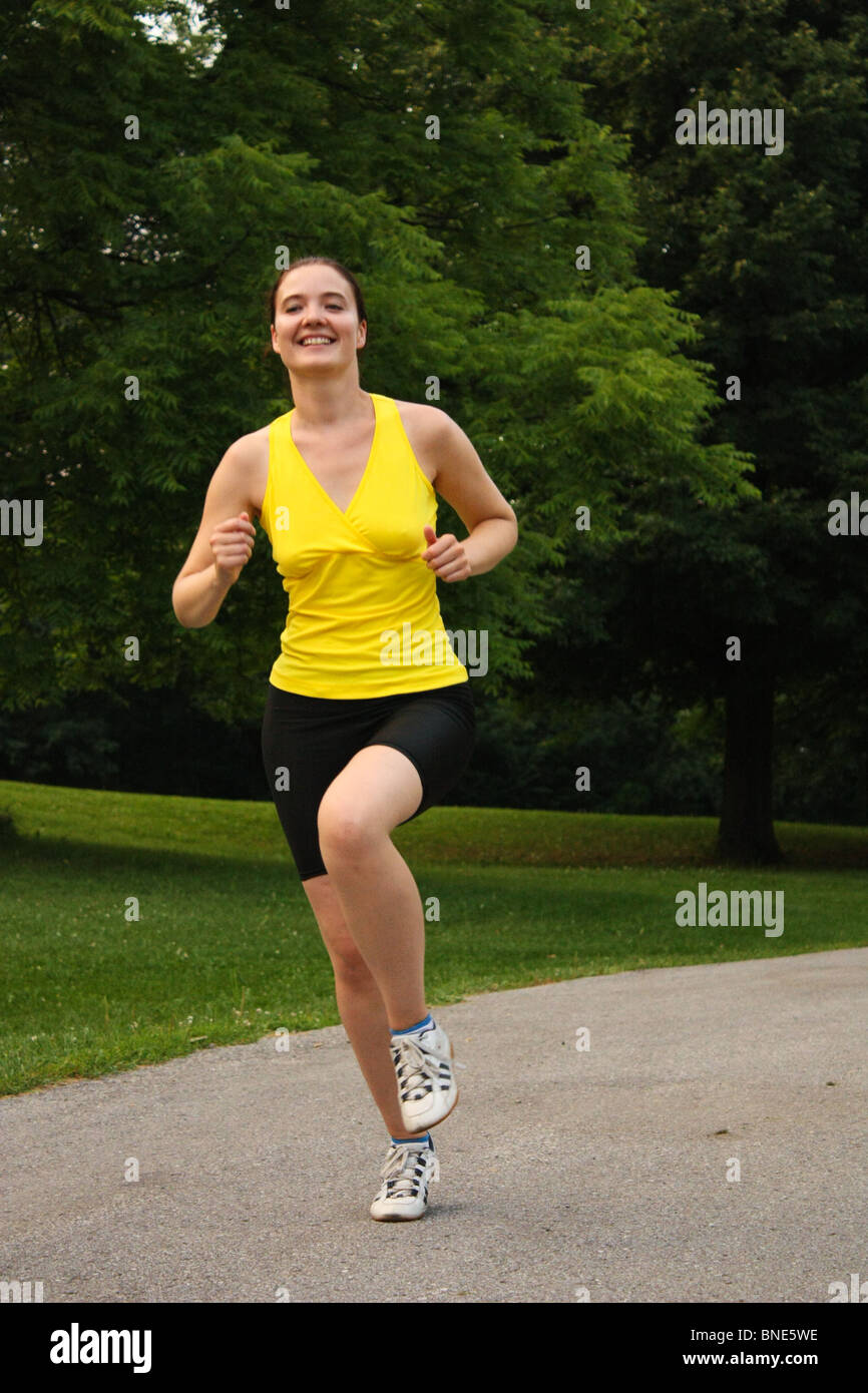 passen Sie Frau rennt Outdoorpark Sport Sport Stockfoto