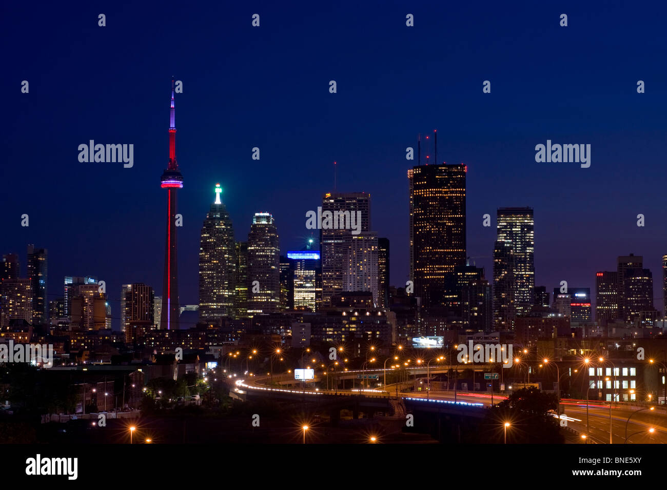 Toronto Skyline abends aus dem Osten Stockfoto