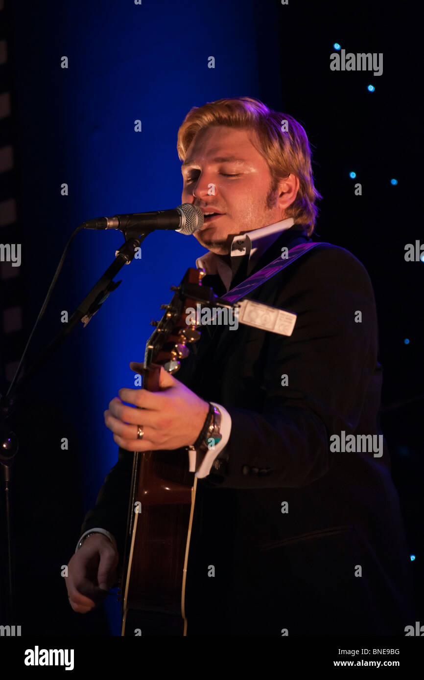 Live-Musik-Konzert - führt Peter Donegan Sohn von Lonnie Donegan seines Vaters klassische Skiffle, Rock und folk-Nummern Stockfoto