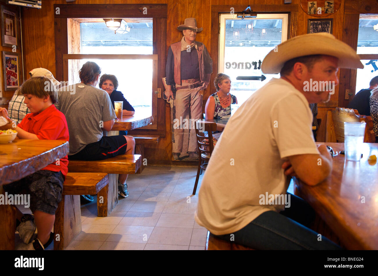 John Wayne Poster in ein spanisches Restaurant, Bandera Hill Country, Texas, USA Stockfoto