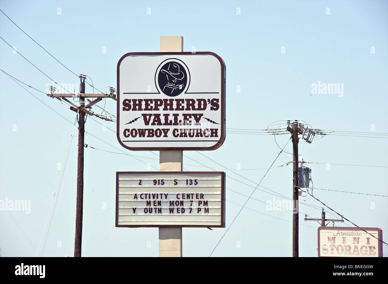 Cowboy-Kirche-Straßenschild, Schäfers Tal Bibel-Gürtel, Texas, USA Stockfoto