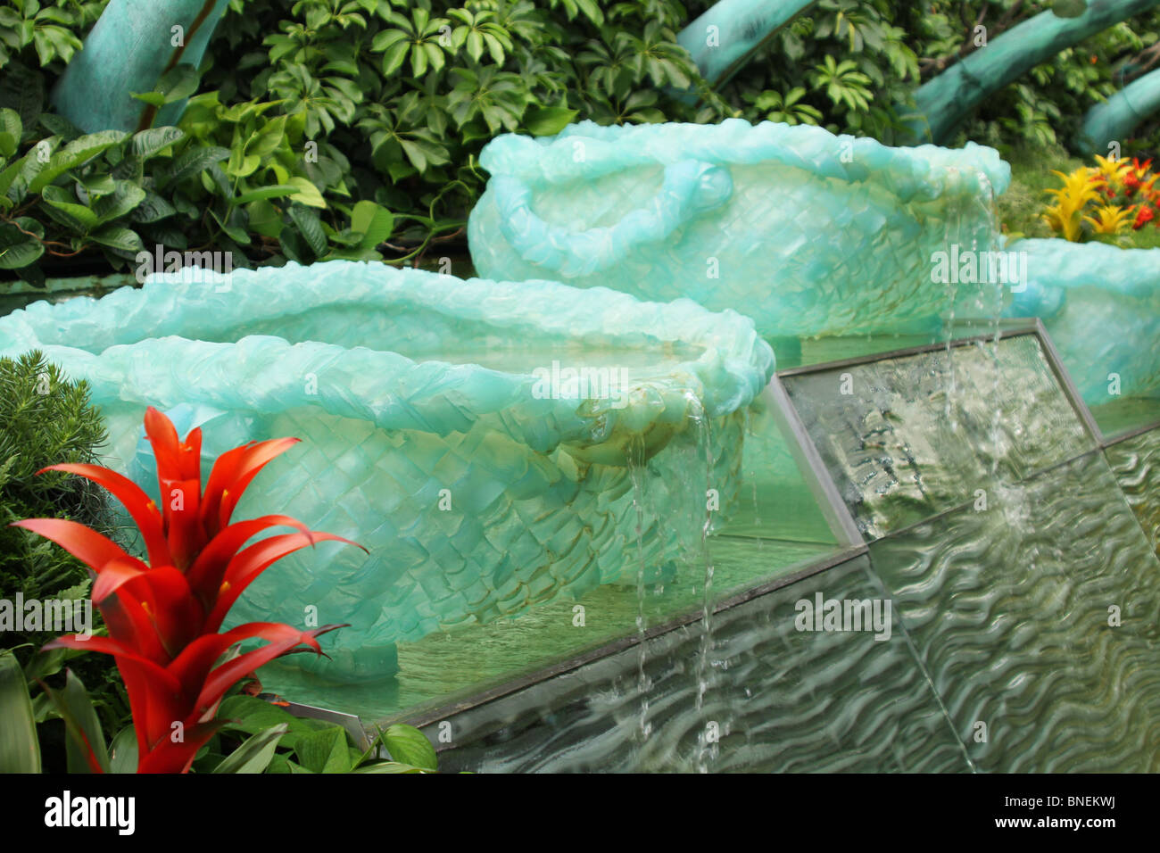 Wasser-Brunnen Basket aus Jadestein gehauen. Stockfoto