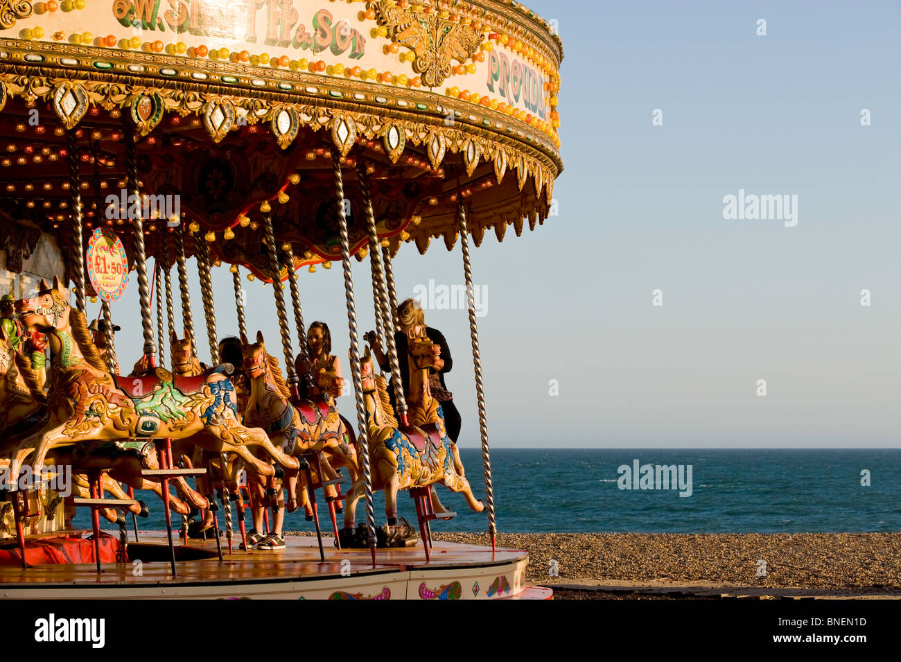 Karussell auf der Strandpromenade, Brighton, East Sussex, Großbritannien Stockfoto