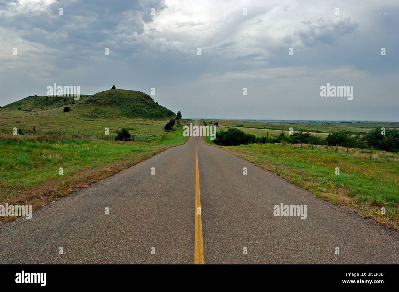 US-Kernland umfasst, "Farmscapes", Ranchland, staubige Straßen, Rasen landet, Rinder, Pferde, rotem Lehm, roten Schmutz und verwüsteten Gebiete Stockfoto