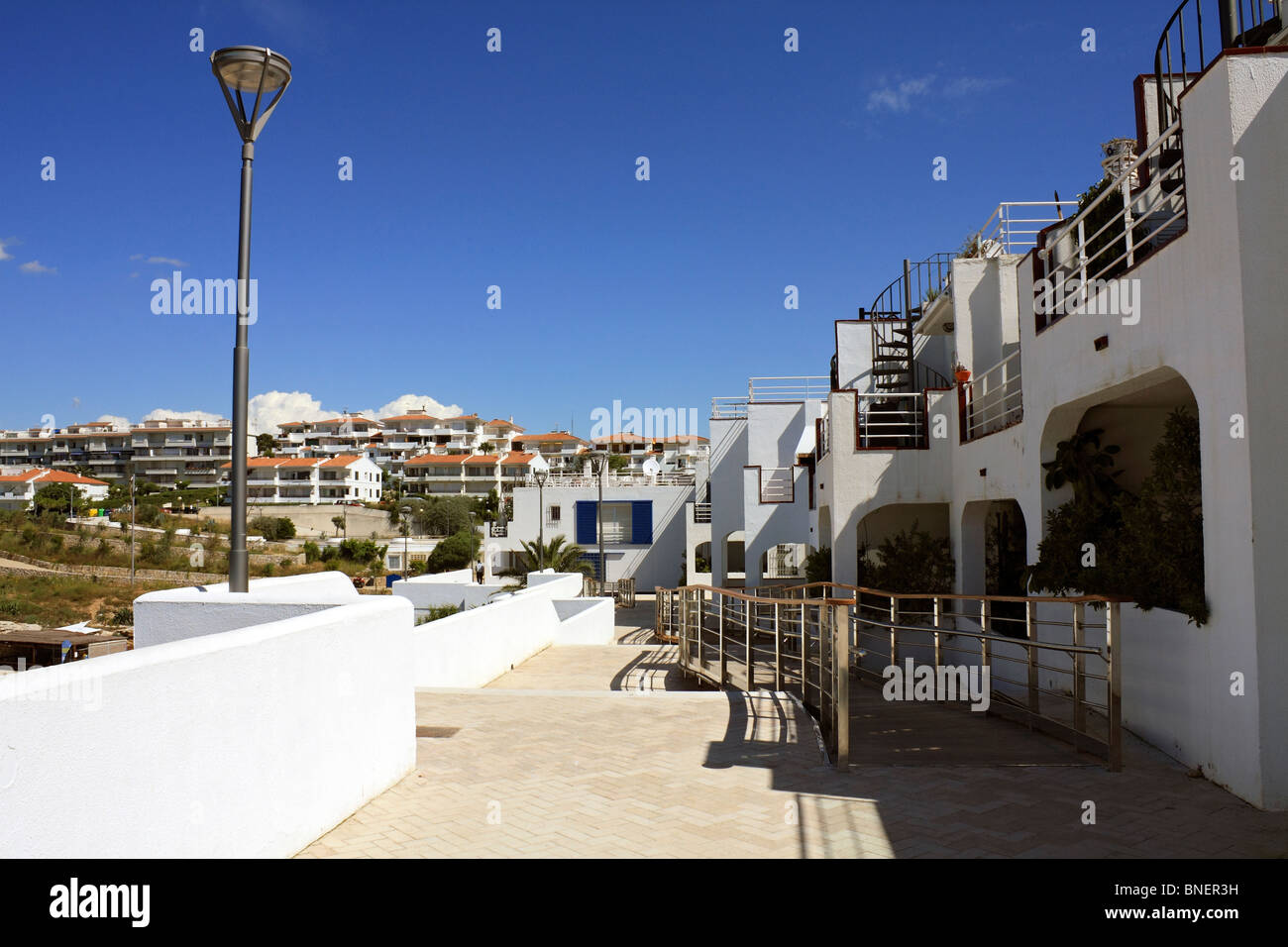 Luxus-Appartements in der Balmins Gegend von Sitges, Katalonien, Spanien. Stockfoto