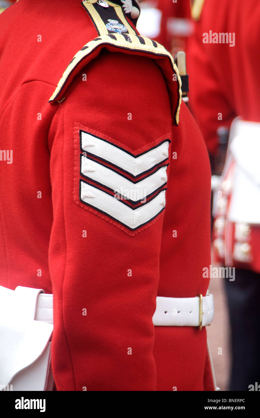Detail der Gardist-uniform - drei weiße Richtungspfeile auf roten Ärmel London England UK Trooping die Farbe 12. Juni 2010 Stockfoto