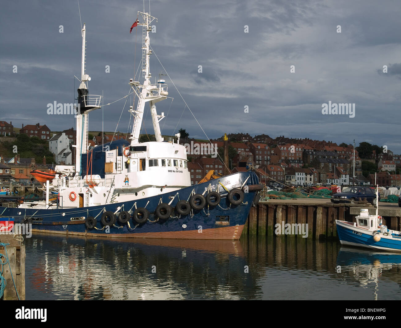 Ozean gehen Bergung Schlepper Baltic Warrior im Hafen von Whitby Stockfoto