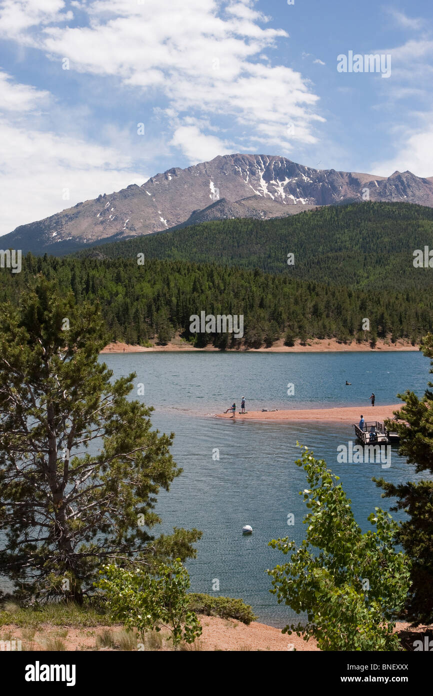 Pikes Peak-Berg mit Blick auf Crystal reservoir Stockfoto