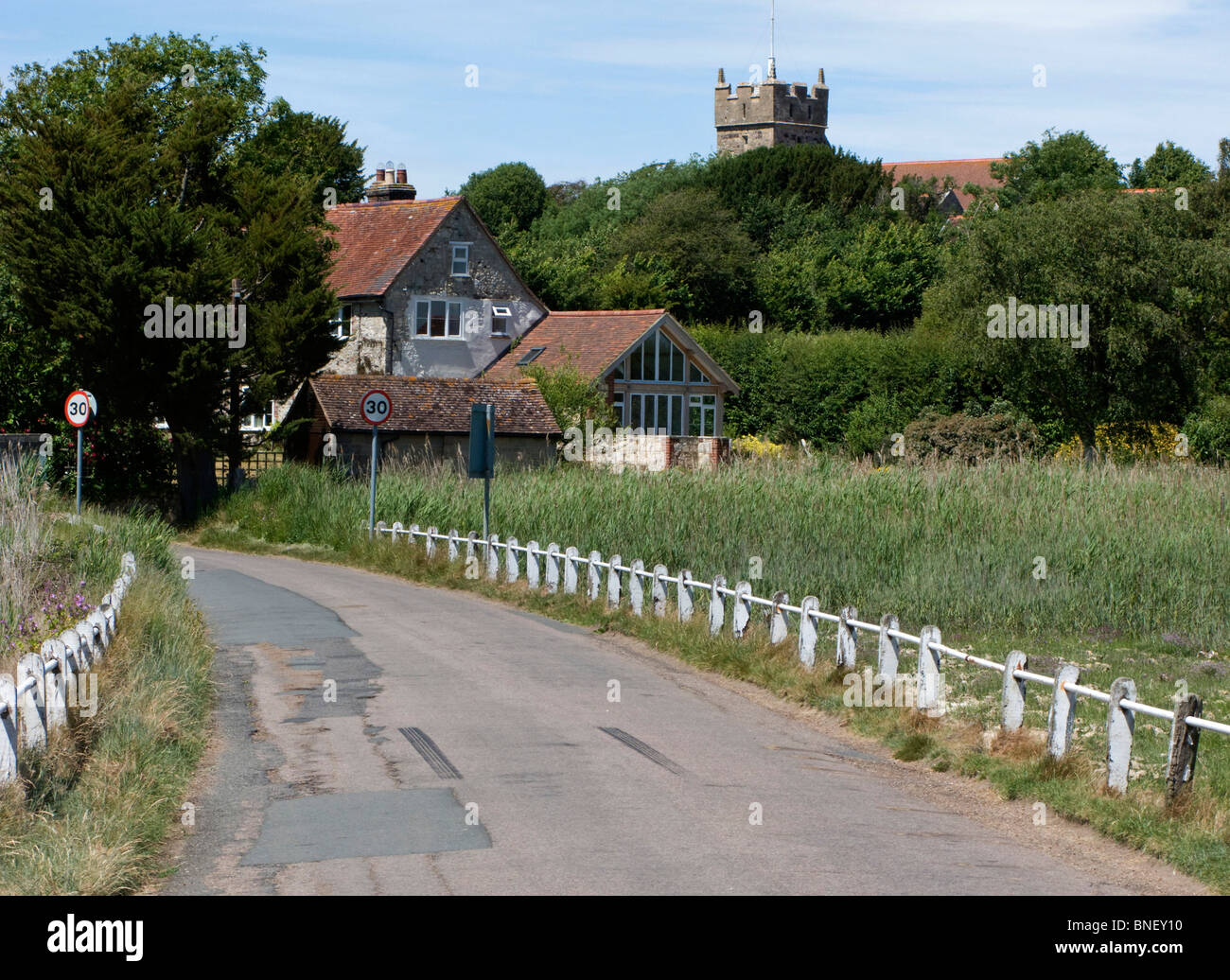 Straße in Süßwasser Dorf, Isle Of Wight, Großbritannien Stockfoto