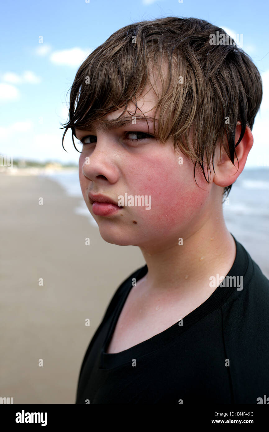 Junge am Strand. Model Released Stockfoto