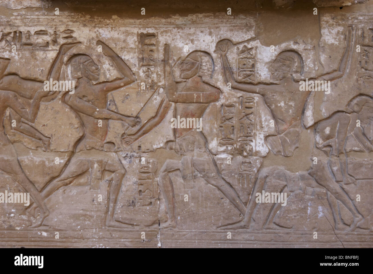 Tempel des RamsesIII. Fechten Kampf mit Stöcken. Die Kämpfer tragen Schutzmasken. Ägypten. Stockfoto