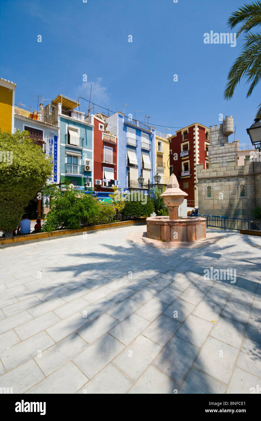 Bunte maurischen Bauwerke an der Strandpromenade-Villajoyosa-Spanien Stockfoto