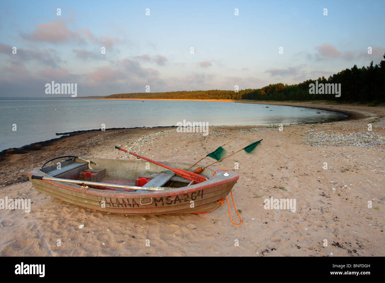 Angelboot/Fischerboot an der Ostseeküste, Hiiumaa, Estland, Europa Stockfoto