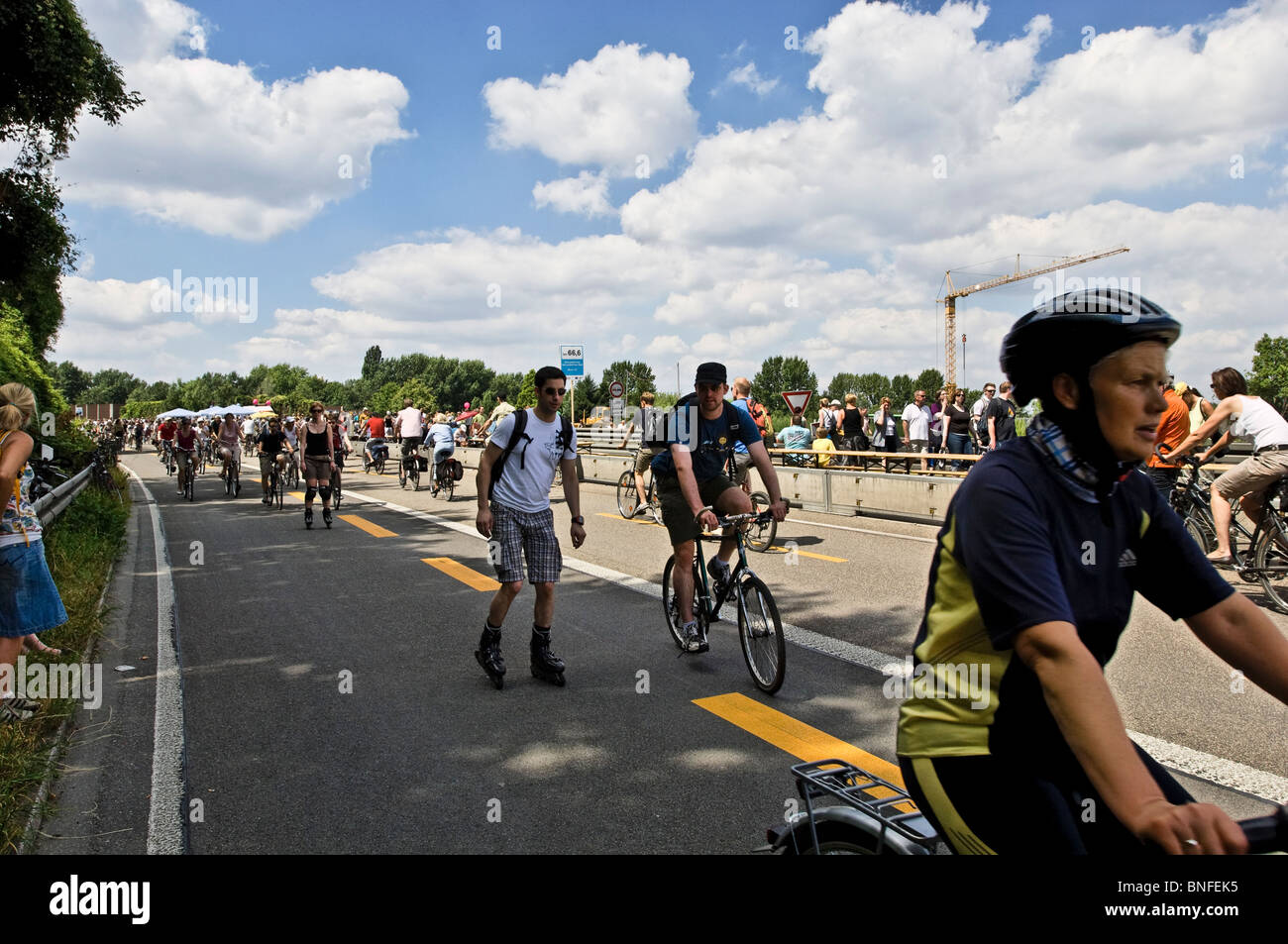 Europäische Hauptstadt der Kultur 2010 Freeway Schließung der Autobahn A40 und mit der Bundesautobahn von Wanderer und biker Stockfoto