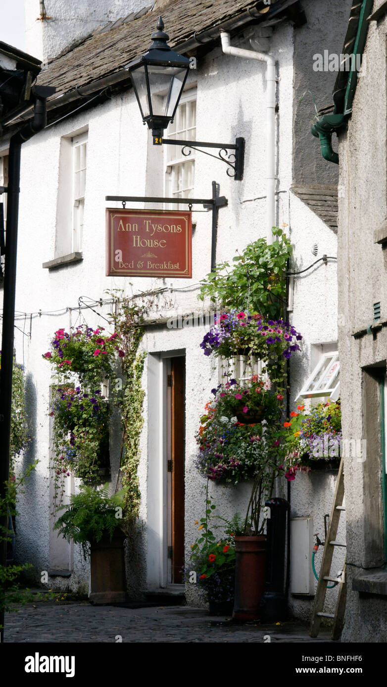 Ann Tyson Haus, wo William Wordsworth bei hiesigen Gymnasiums Hawkshead Seenplatte Cumbria England lebte Stockfoto