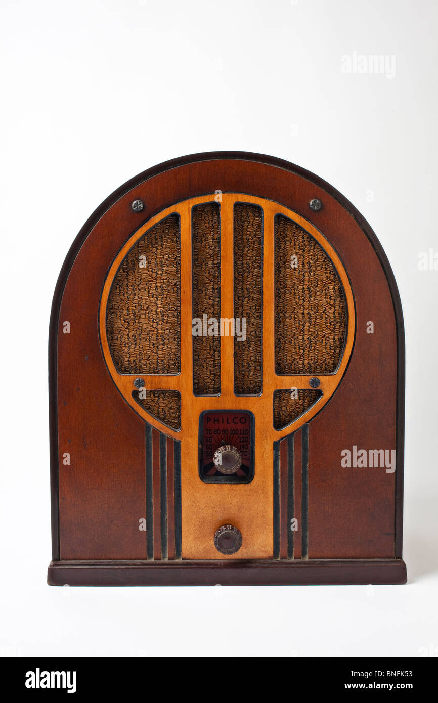 Alten Philco Radio auf weißem Hintergrund Stockfoto