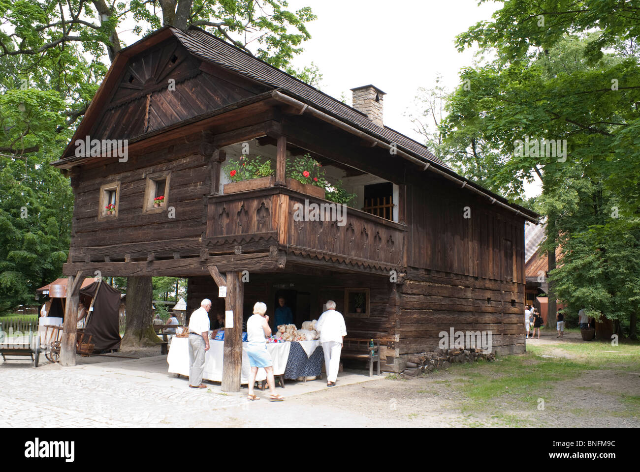Holzhaus in Roznov Stockfoto