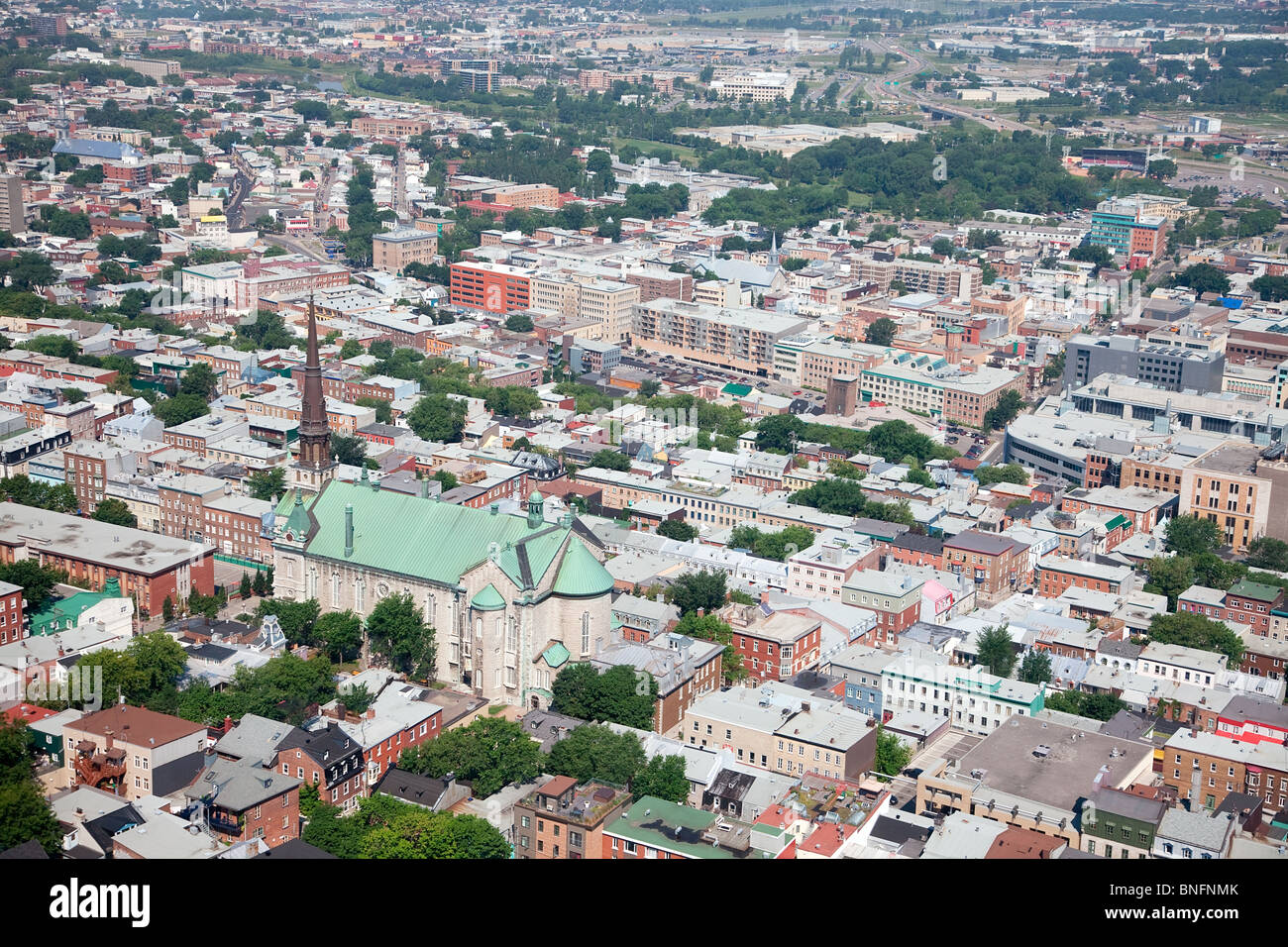 Dies ist eine erhöhte Ansicht von Quebec City, Provinz Quebec, Kanada. Die Kirche Saint-Jean-Baptiste ersichtlich. Stockfoto