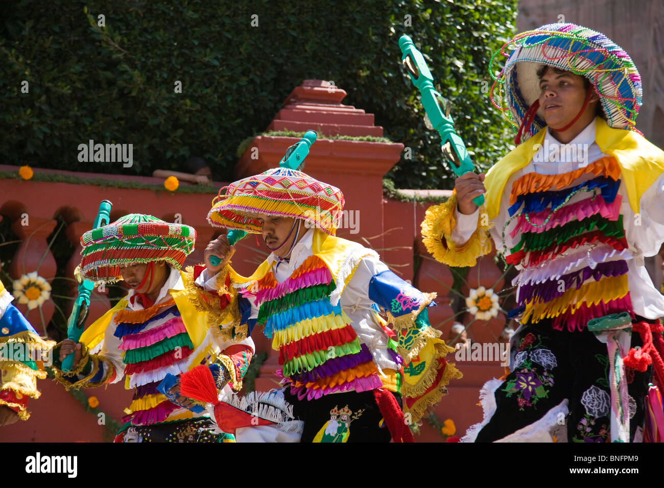 Tanz Truppen kommen aus allen Teilen von Mexiko aus ihrer Region in die Unabhängigkeit DAY PARADE - SAN MIGUEL DE ALLENDE Stockfoto