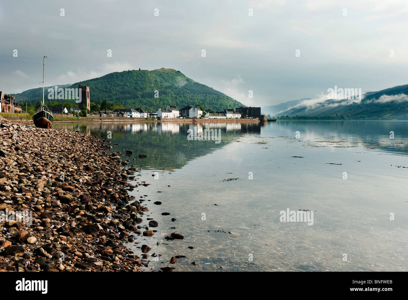 Auf der Suche nach unten Loch Fyne in Richtung Inveraray Stadt Stockfoto