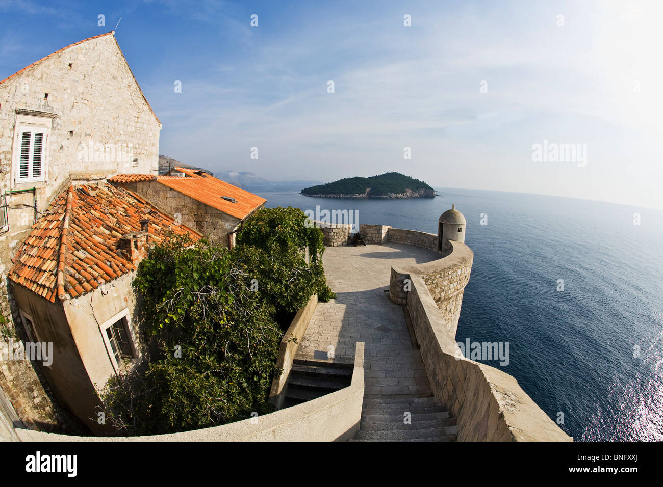 Gebäude an der Uferpromenade, Dubrovnik, Dalmatien, Kroatien Stockfoto