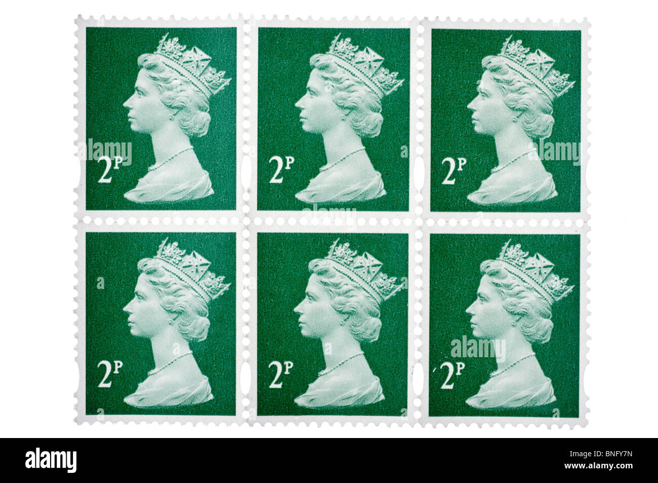 Sechs grüne 2 Pfennig Briefmarken.  Nur zur redaktionellen Verwendung Stockfoto