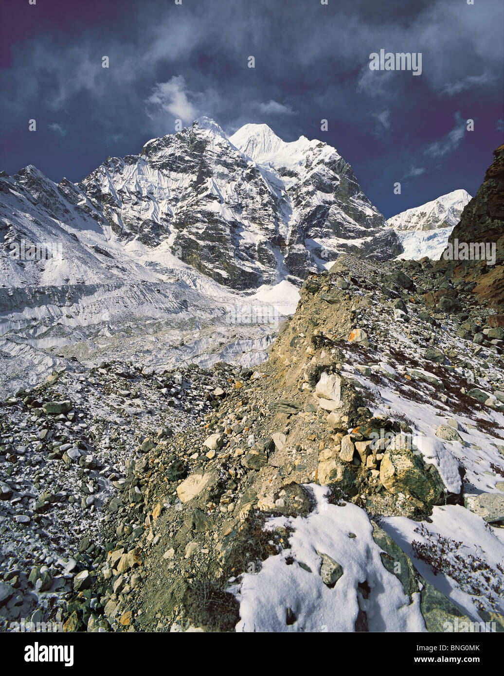 Chamlang östlich von Sherson in der Nähe von Makalu Base Camp im Barun Valley im Osten Nepals Makalu Himal Stockfoto