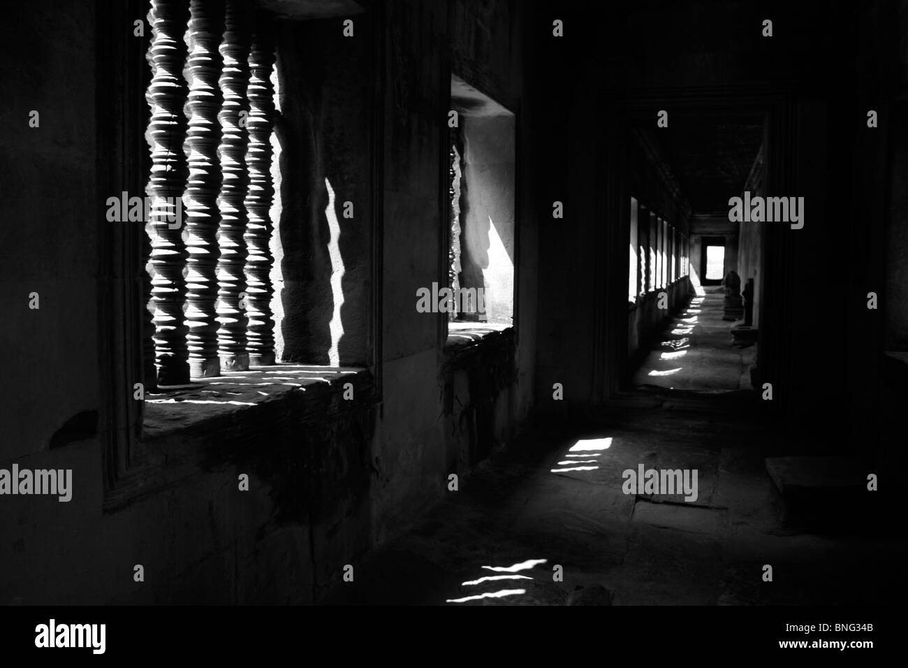 Lichtreflexion durch die Fenster bei Ankor Wat, Kambodscha Stockfoto