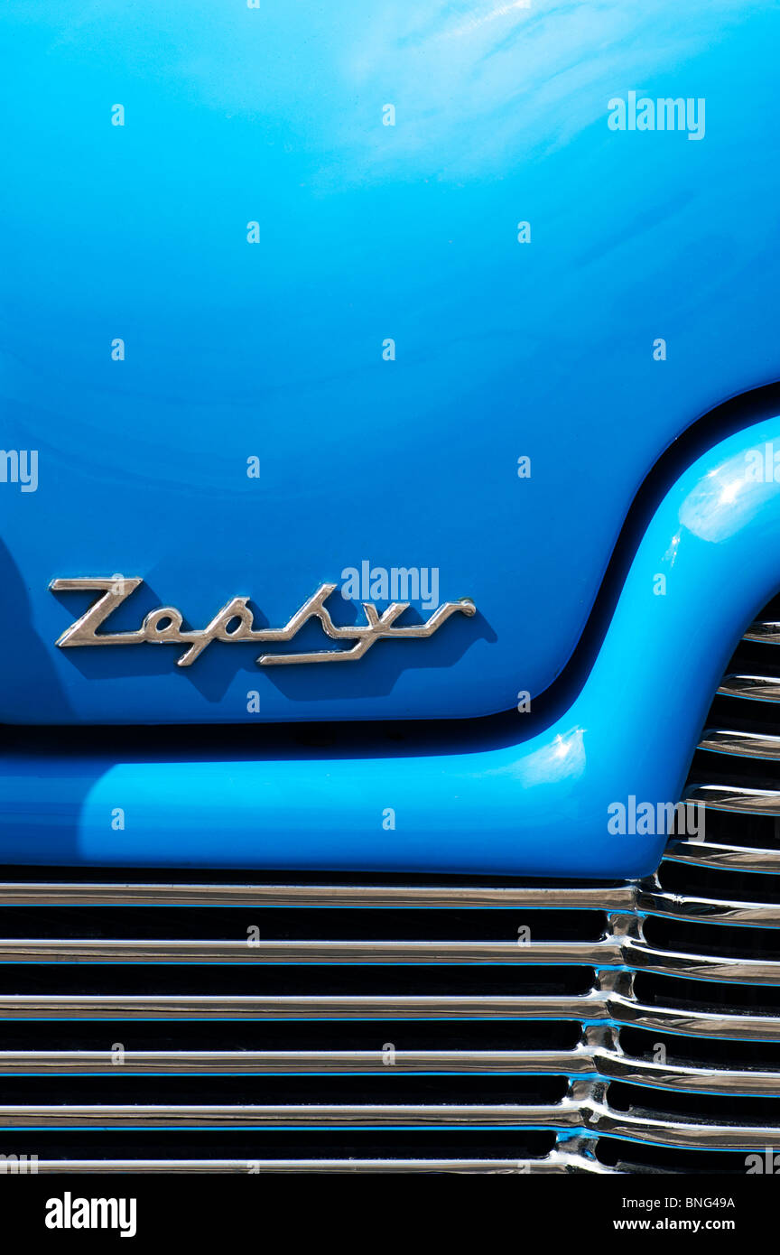 Ford Zephyr auto Abzeichen ziehen und Kühlergrill in Santa Pod Retro Show 2010 Abstract Stockfoto