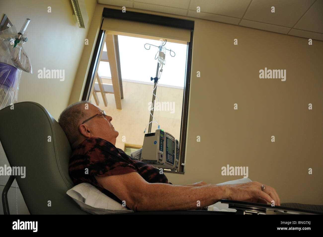 Krebspatient, Gayle DeVilbiss, unterzieht sich einer Chemotherapie, Tucson, Arizona, USA. Stockfoto