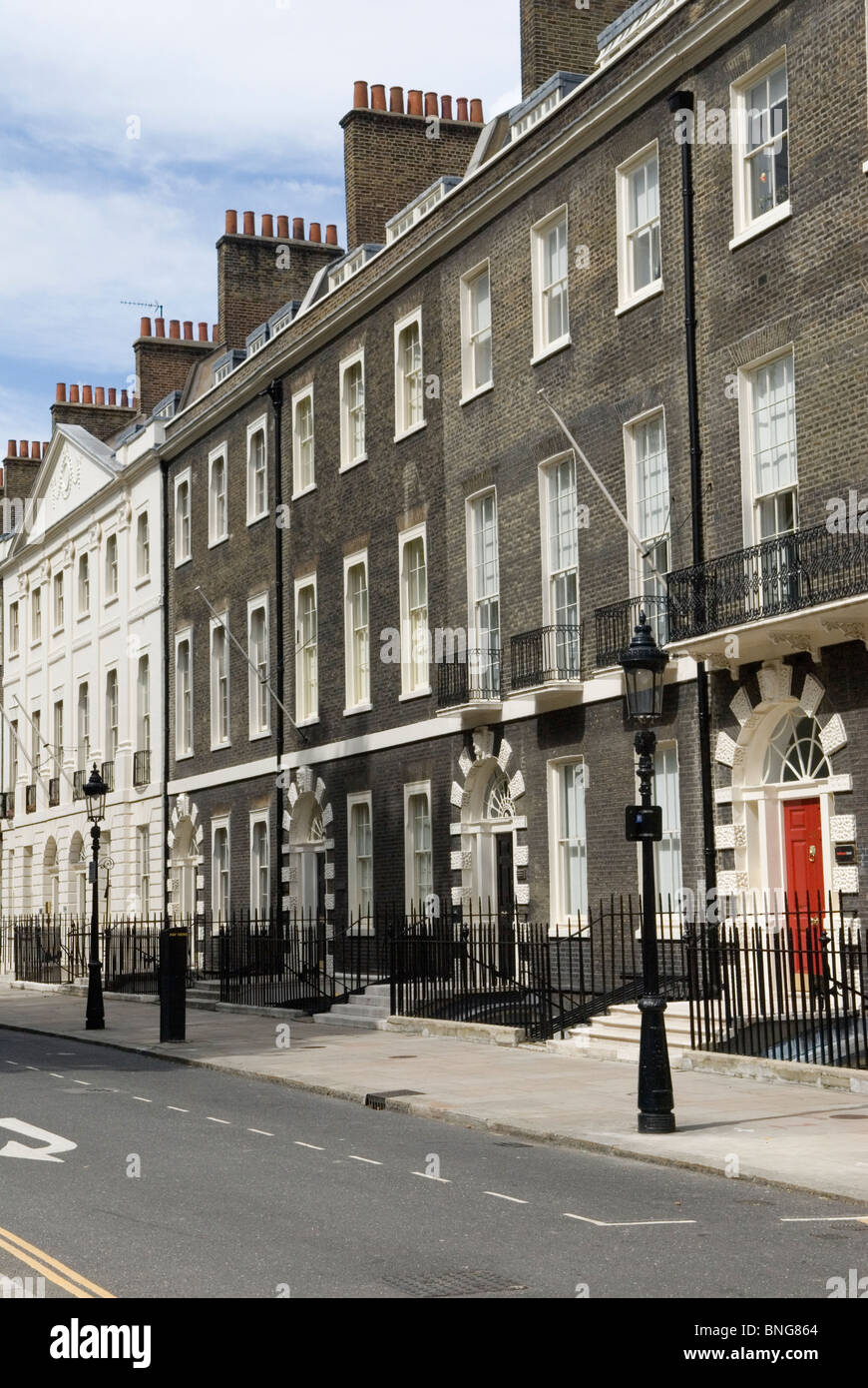 Georgian Stadthäuser, eine Reihe von terrassenförmig georgianischen Familienhäusern.. Bedford Square Bloomsbury London WC1 England GB HOMER SYKES Stockfoto