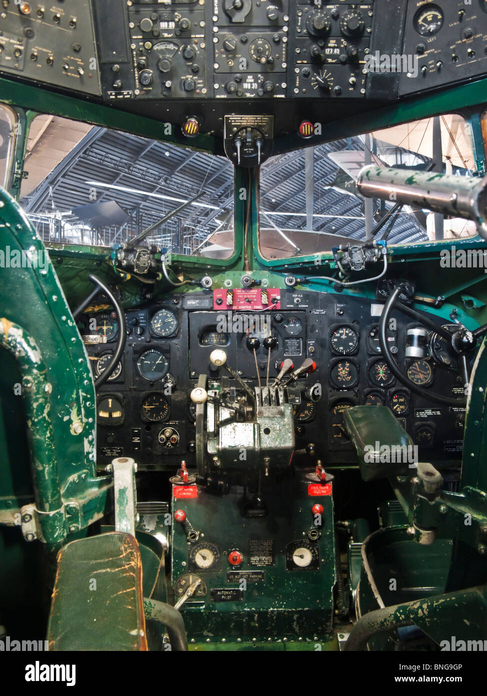 Das Cockpit von einer Douglas DC-3, auch bekannt als Dakota C47 Stockfoto