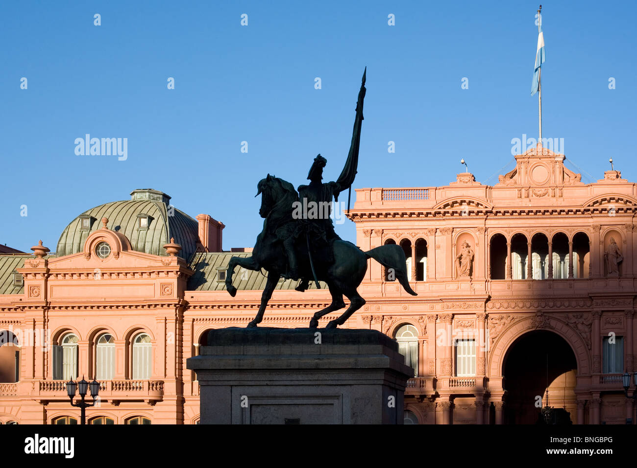 General Belgrano-Denkmal vor der Casa Rosada (Rosa Haus)-Buenos Aires-Argentinien Stockfoto