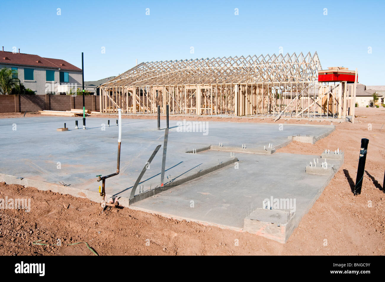 Neue Häuser sind in einem Vorort in Arizona gebaut. Stockfoto