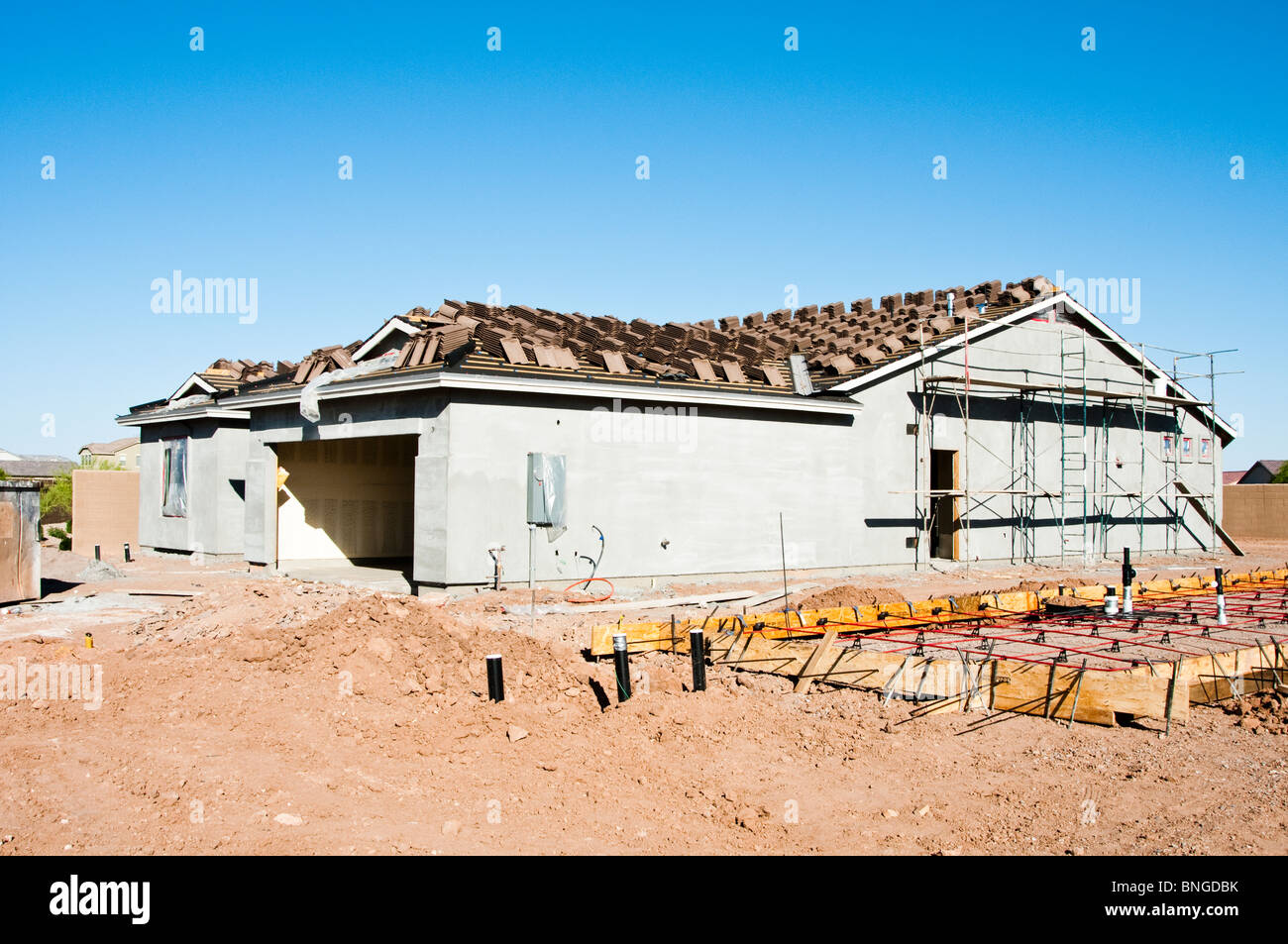 Neue Häuser sind in einem Vorort in Arizona gebaut. Stockfoto