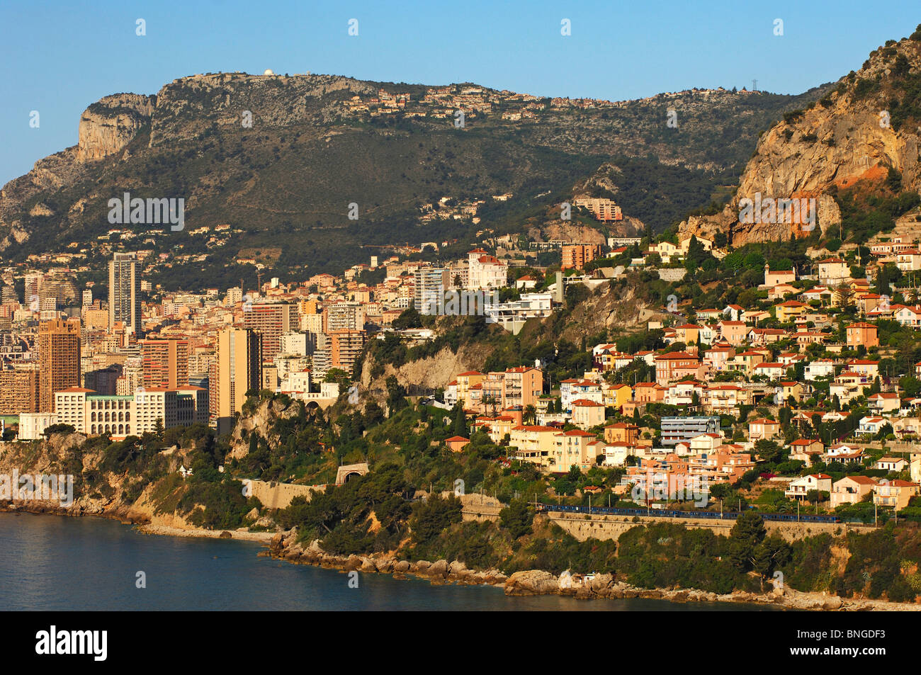 Küste von der zwischen Monaco, links, und Roquebrune, Recht, Frankreich Stockfoto