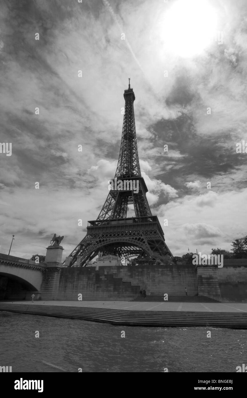 Turm in einer Stadt, Eiffelturm, Paris, Ile de France, Frankreich Stockfoto