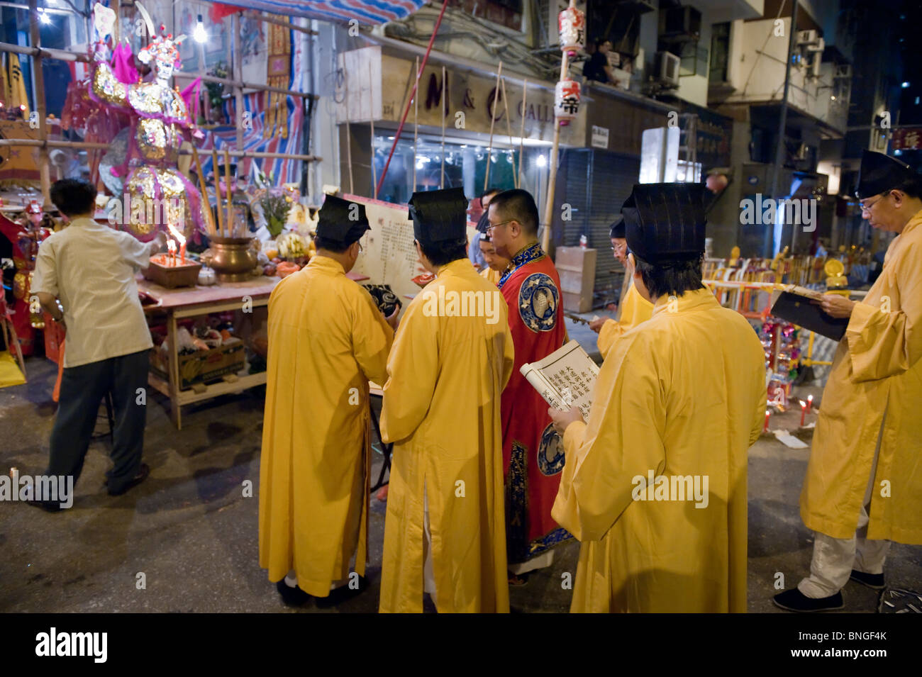 Hong Kong, Hungry Ghost Festival im 7. Mondmonats. Ahnenkult für Taoisten und Buddhisten. Stockfoto