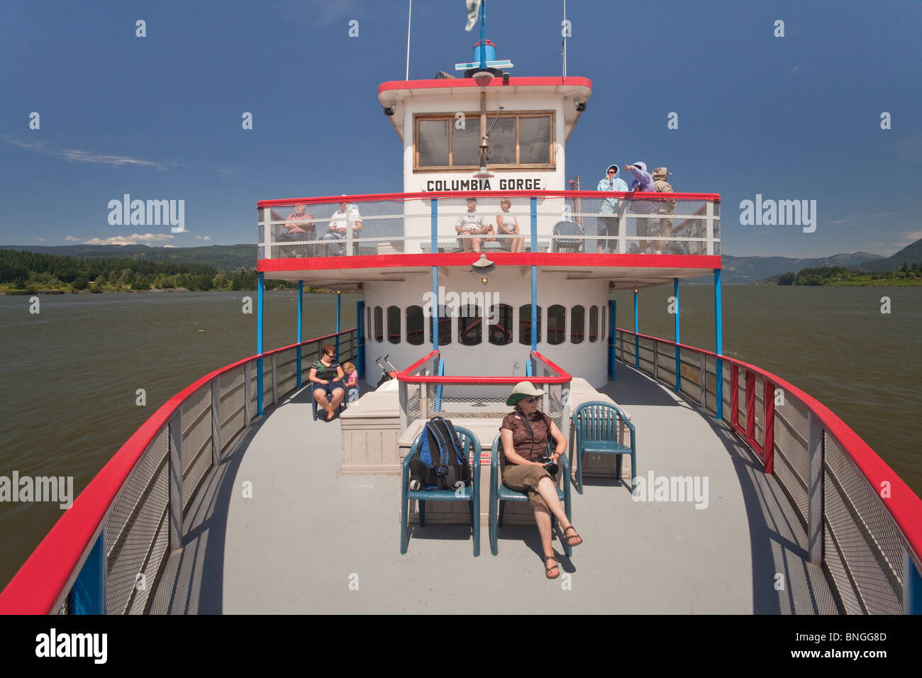 Touristen auf Columbia Gorge Raddampfer, Columbia River, Columbia River Gorge, Cascade Locks, Oregon, USA Stockfoto