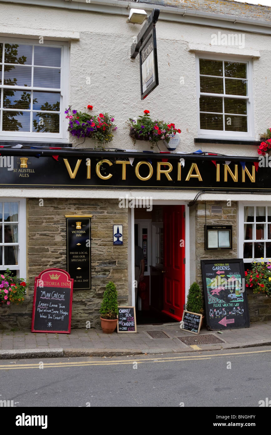 Tafeln vor der Haustür der Victoria Inn, Salcombe, South Hams, Devon. Stockfoto