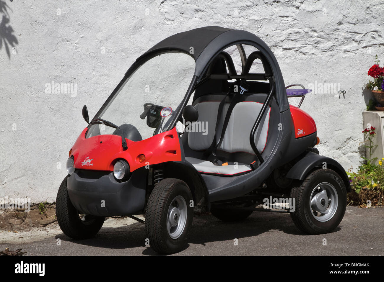 SECMA Fun Tech 350 vierrädrige. Jetzt eingestellt, ist dieser Kraftstoff effizient Dorf Runabout die kleinste rechtliche Straßenauto in Großbritannien. Stockfoto