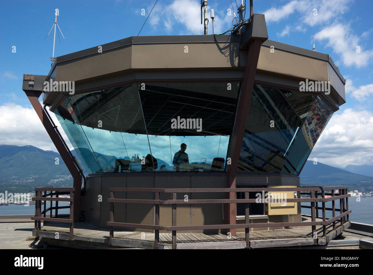 Controller im Glas eingeschlossen Vancouver Harbour Tower weltweit höchsten Flugsicherung auf Dach der Sonne Provinz Gebäude Stockfoto