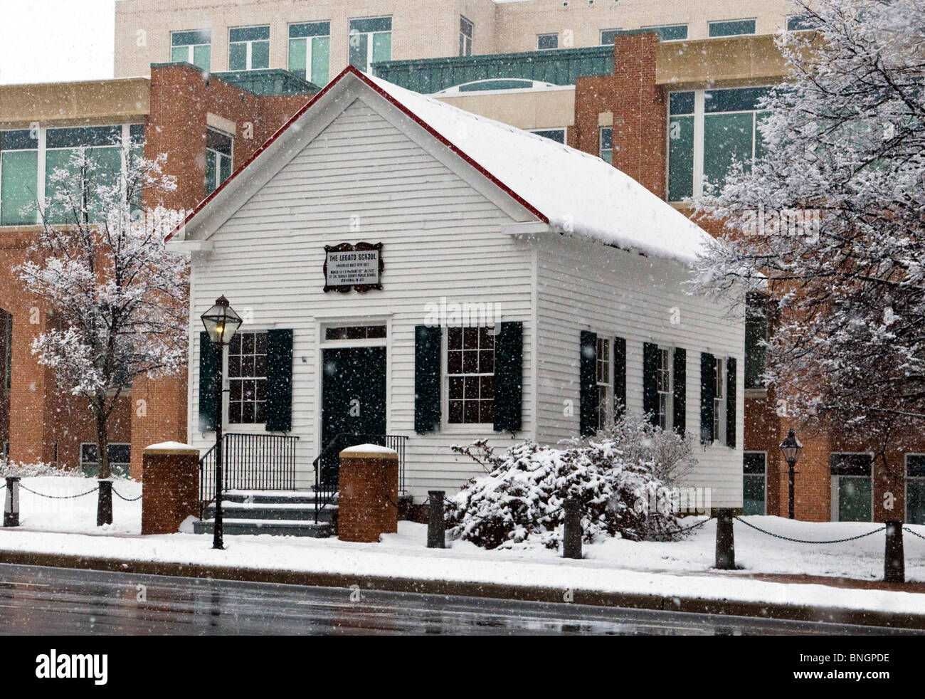 Das letzte Zimmer-Schulhaus in Fairfax County Virginia, befindet sich auf der alten Fairfax County Courthouse Gelände. Stockfoto